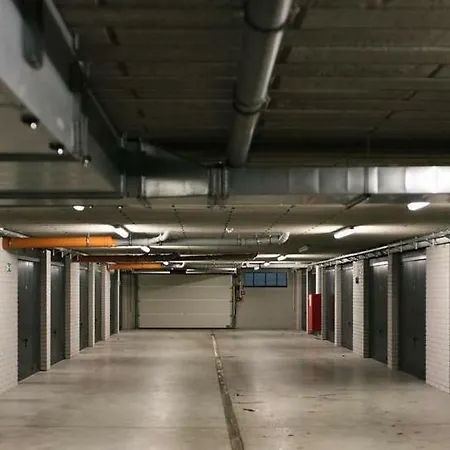 Blizej Morza 63 Z Garazem コウォブジェク