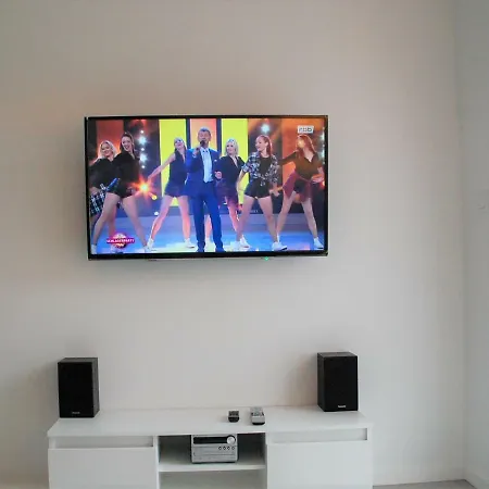 Blizej Morza 63 Z Garazem コウォブジェク