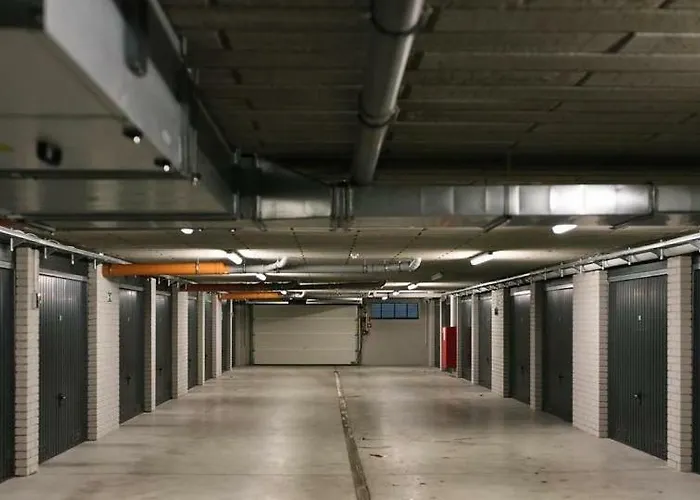 Blizej Morza 63 Z Garazem 코워브제크